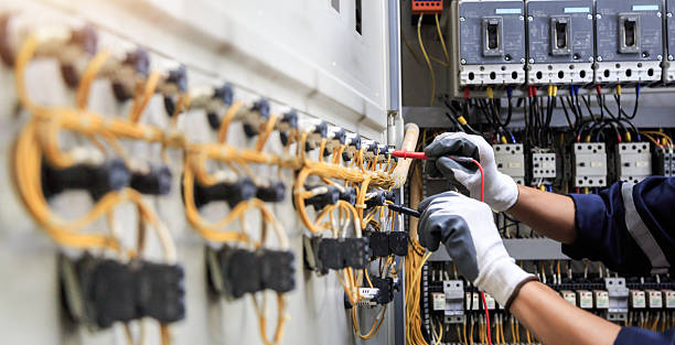 Professional Electrician technician working in Farmer City, IL